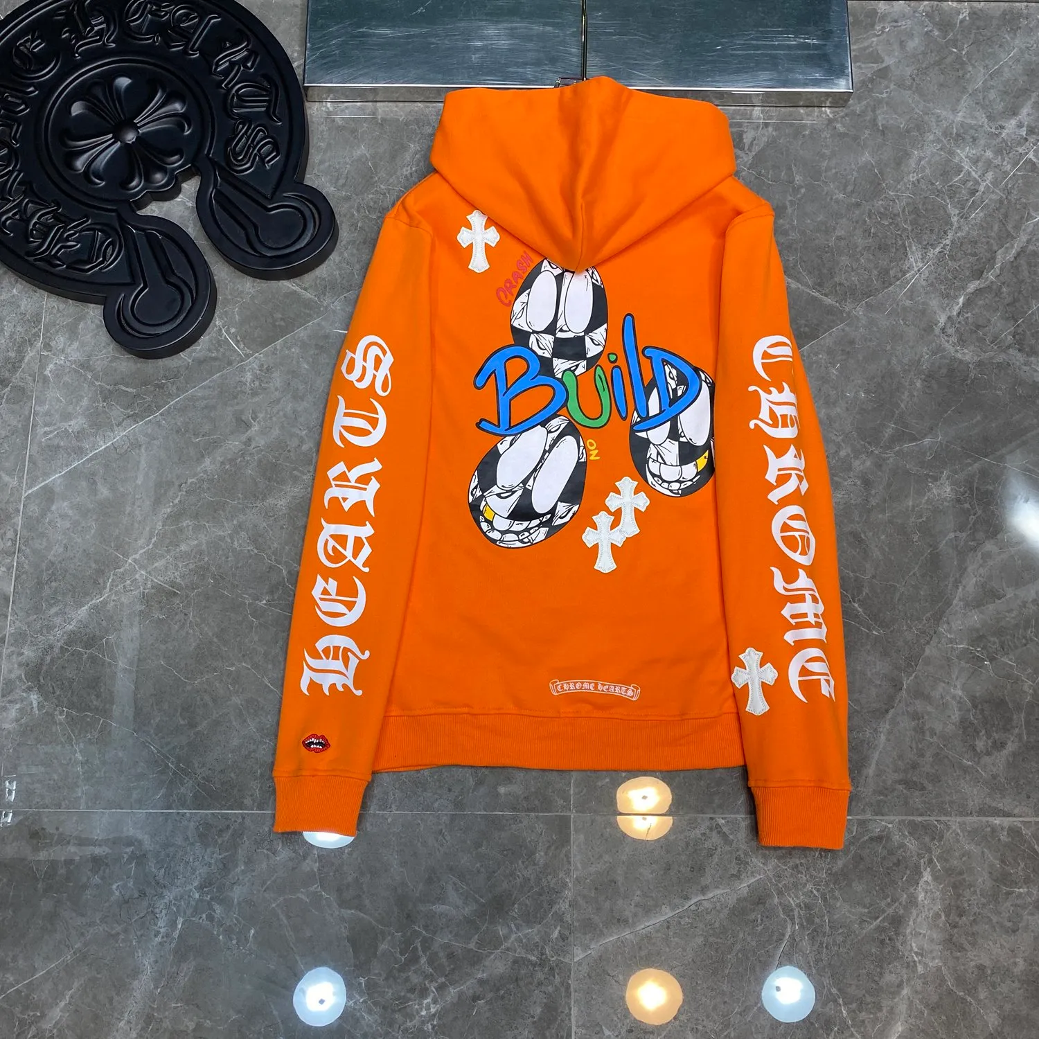 P240 Chrome Hearts Autumn and Winter 2025 Available at counters simultaneously ❤️ Chrome Hearts Matty Boy cross embroidery leather graffiti hoodie sweatshirt SVIP customized version! ! High version of Pinpi! ! Imported environmentally friendly glue printing and dyeing. Improved customized version 1:1. High-quality fabric with high weight. Recommended color: customized orange. Size: S, M, L, XL.